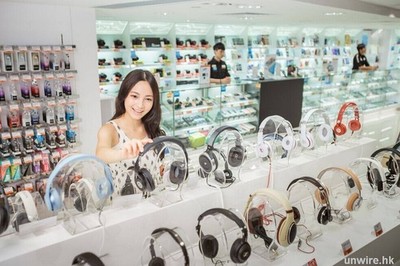 【文章图片】邻家美眉电子产品试玩嗨翻天_第3张_手机中国